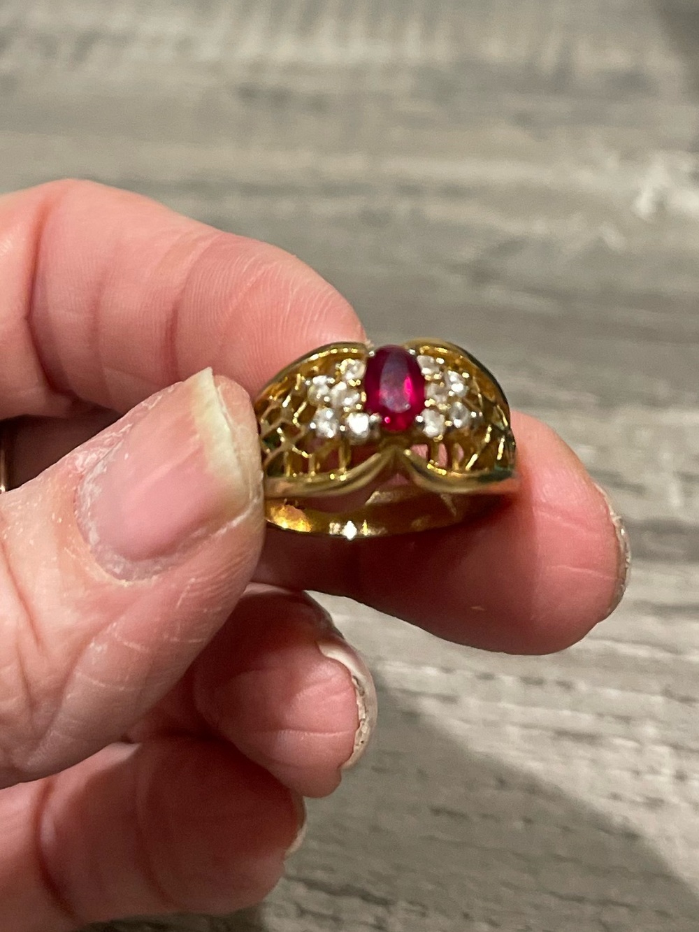 Gold Women's Filigree Ring with Ruby and Stones